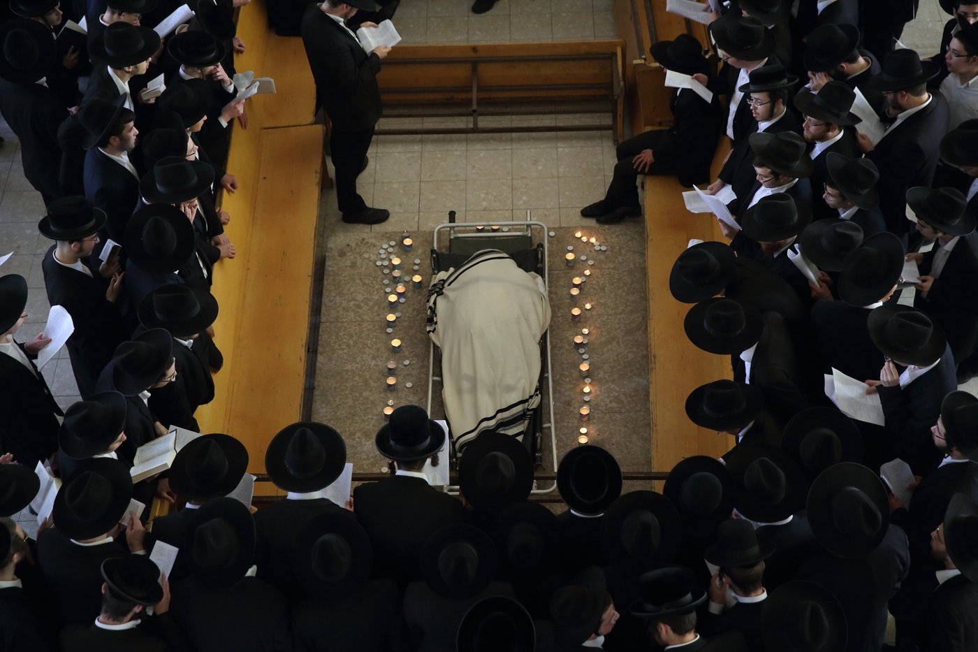 בדמע וכאב: אלפים נפרדו מראש ישיבת פוניבז'