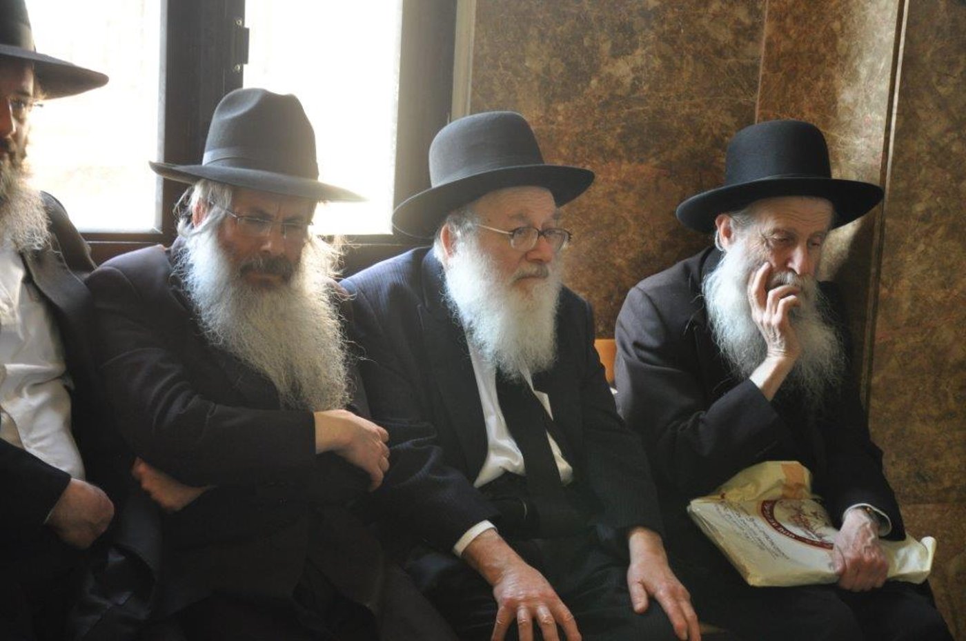 תיעוד מקיף: אלפים בהלווית ראש הישיבה הגרח"ש ליבוביץ זצ"ל