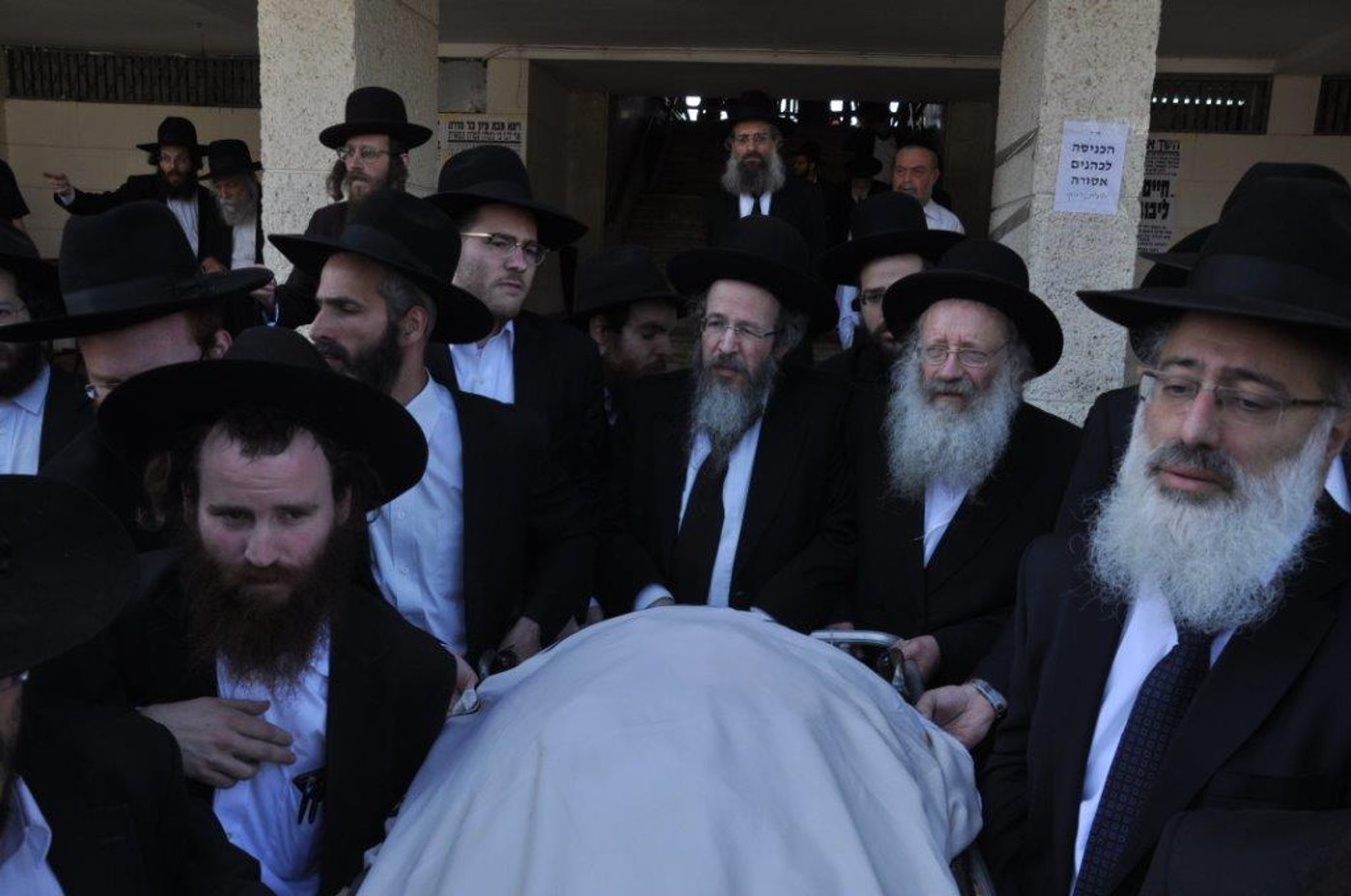 תיעוד מקיף: אלפים בהלווית ראש הישיבה הגרח"ש ליבוביץ זצ"ל