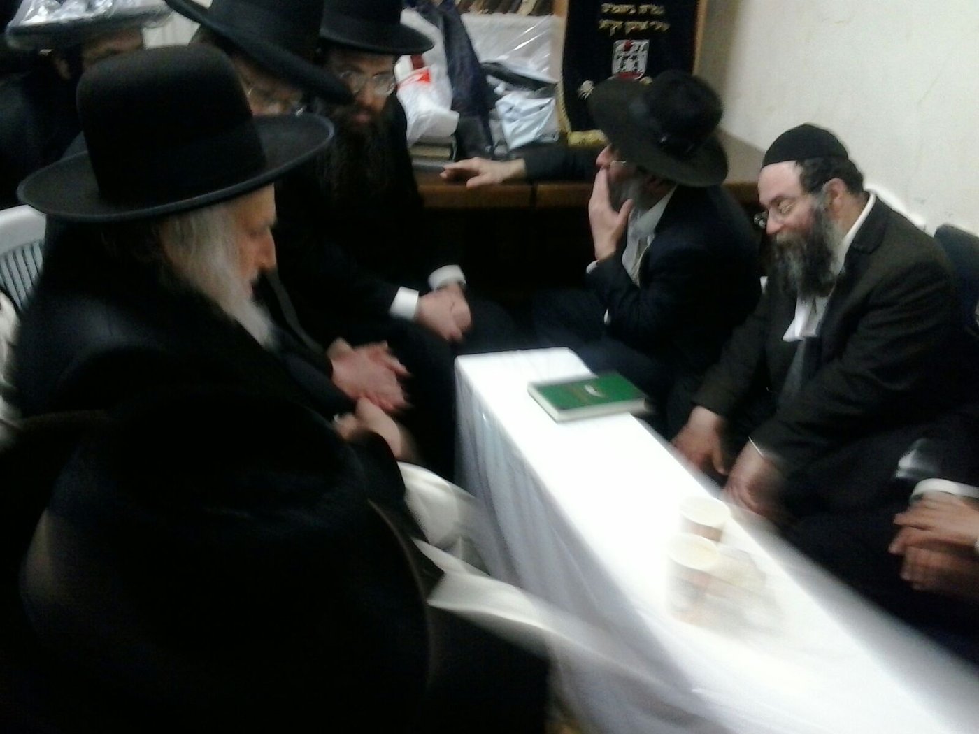 הגר"ש אוירבך ניחם את בני הגרח"ש ליבוביץ זצ"ל