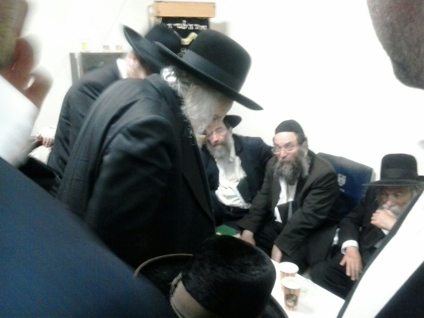 הגר"ש אוירבך ניחם את בני הגרח"ש ליבוביץ זצ"ל