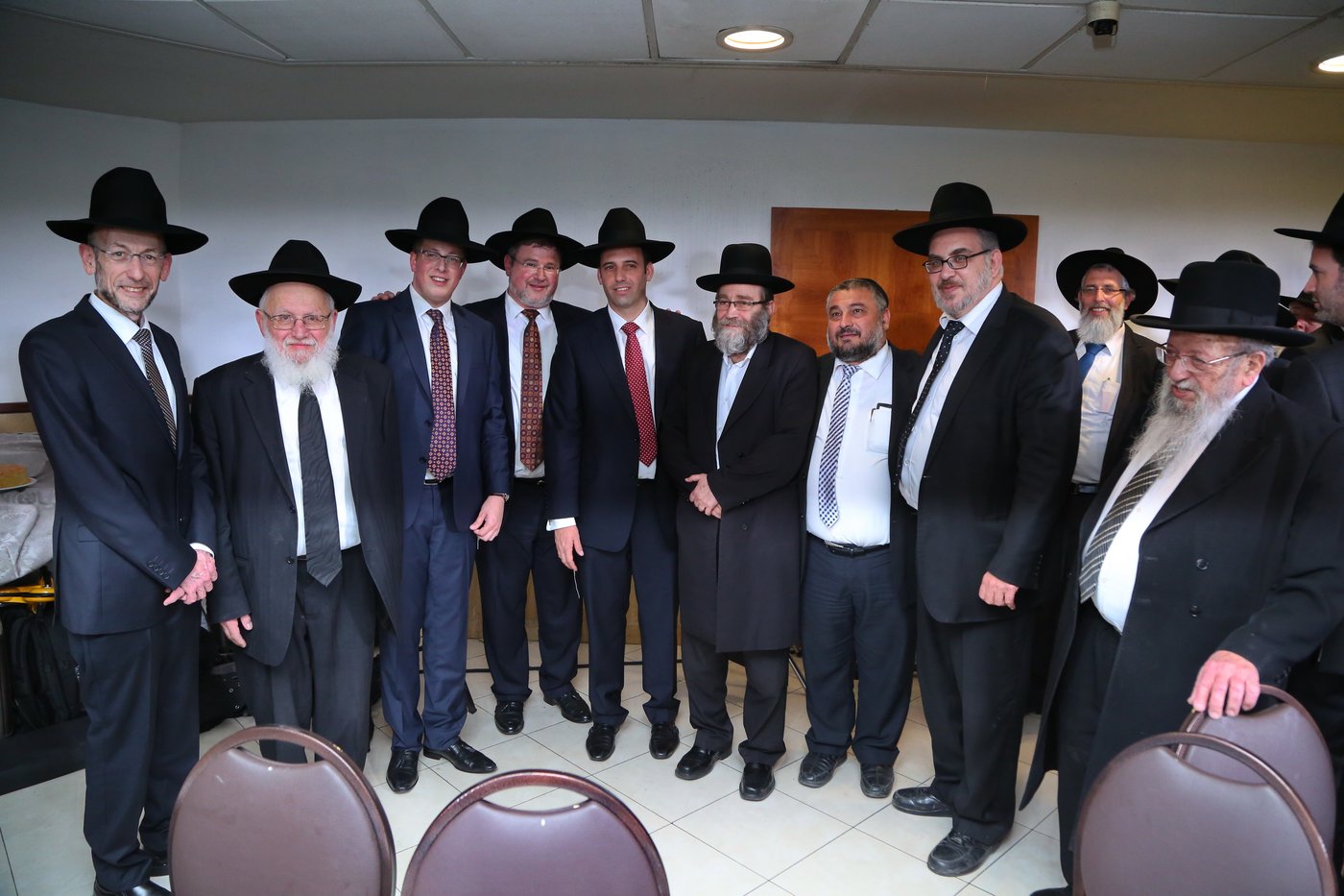 שמוליק גרינברג אירס את בתו, אבוטבול שר "ריבון העולמים" • צפו