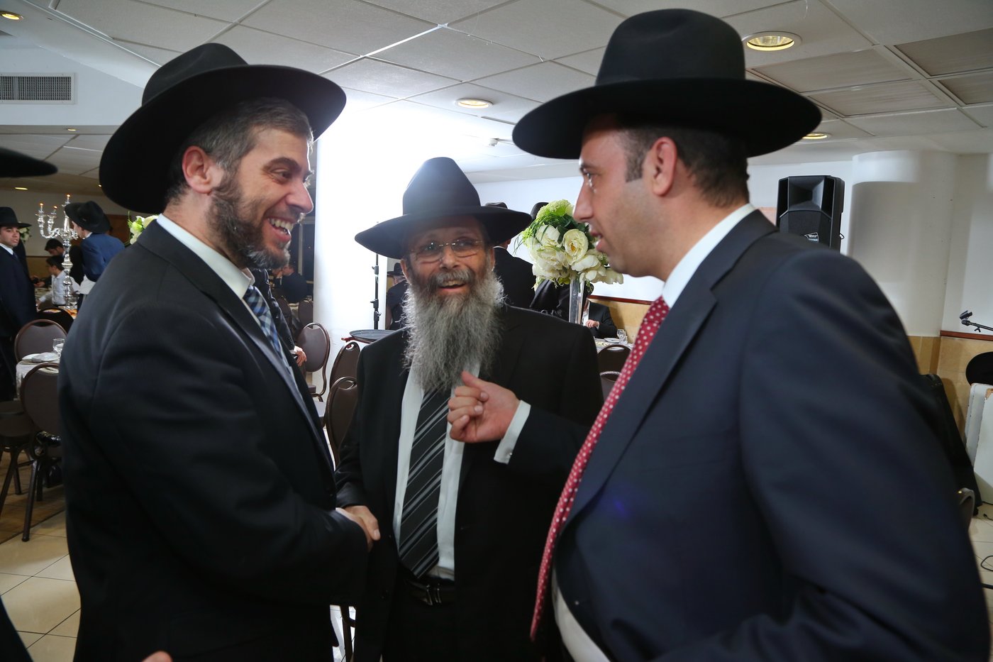 שמוליק גרינברג אירס את בתו, אבוטבול שר "ריבון העולמים" • צפו