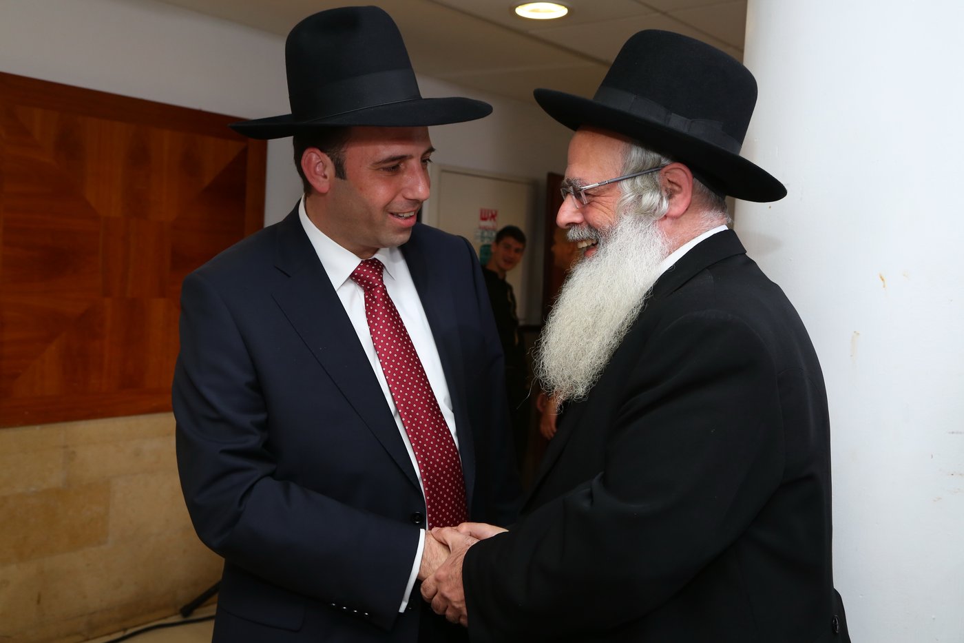 שמוליק גרינברג אירס את בתו, אבוטבול שר "ריבון העולמים" • צפו