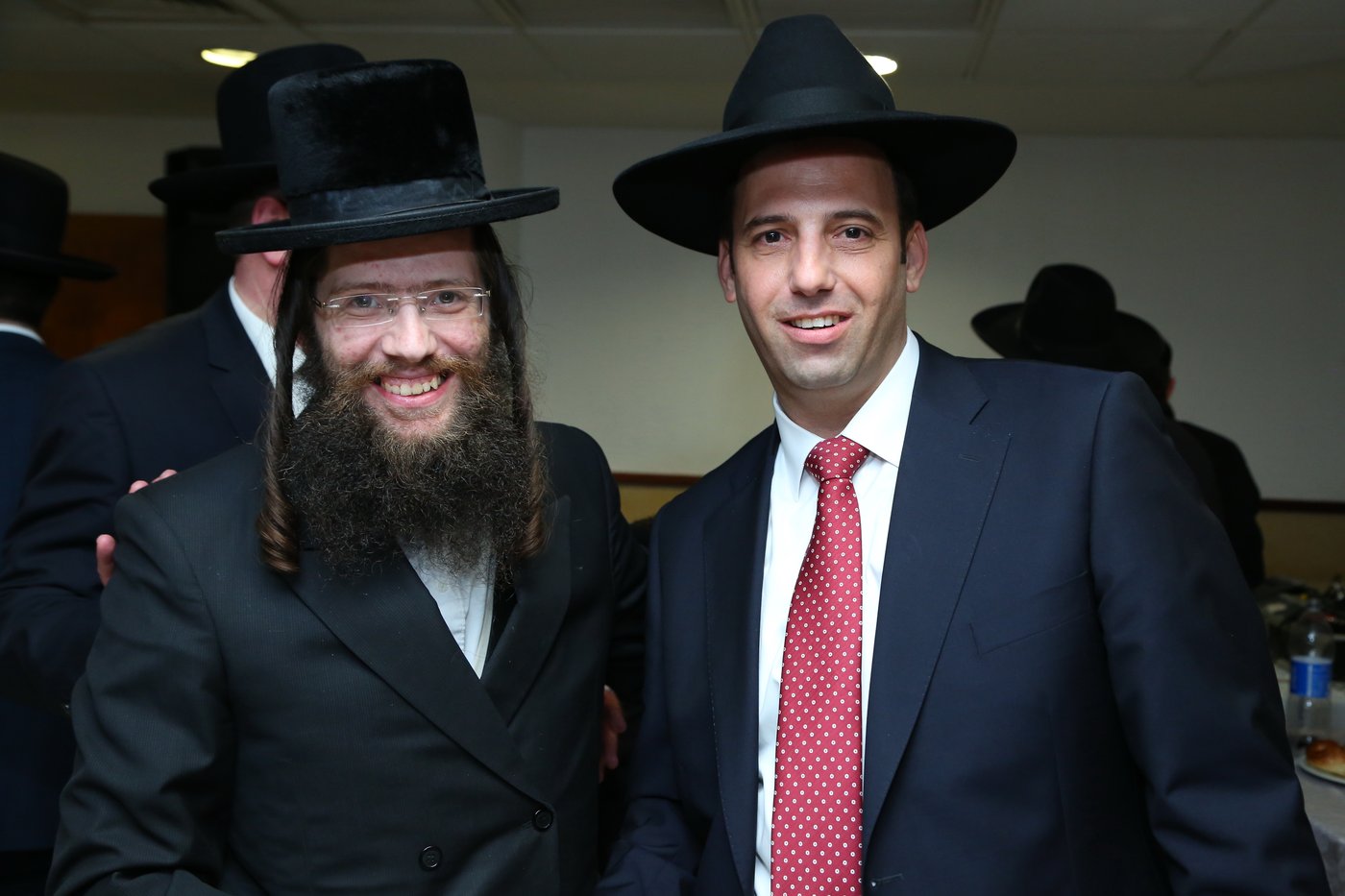 שמוליק גרינברג אירס את בתו, אבוטבול שר "ריבון העולמים" • צפו