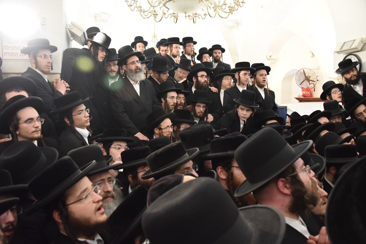 תיעוד ענק: הרבי מסאטמר בציון הרשב"י