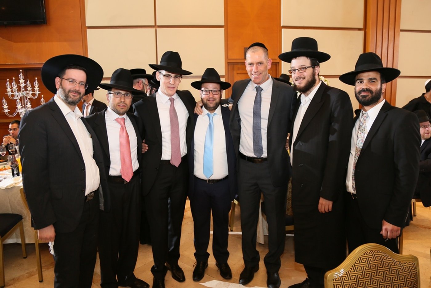 עו"ד אבי בלום ברמץ את בנו, כמעט כולם התייצבו לאחל מזל טוב