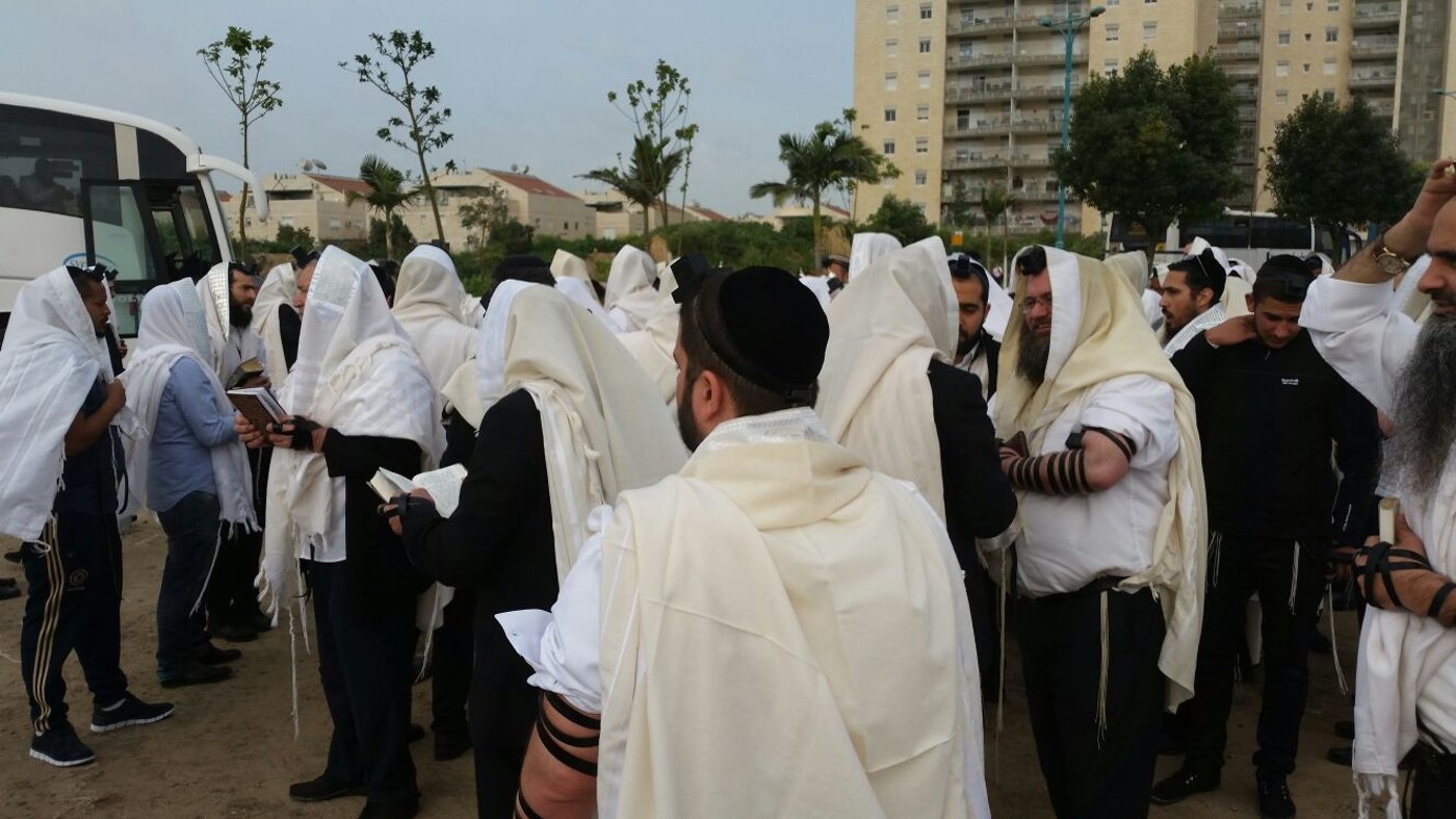 בשערי הכלא: תפילה לרפואת האדמו"ר רבי יאשיהו פינטו