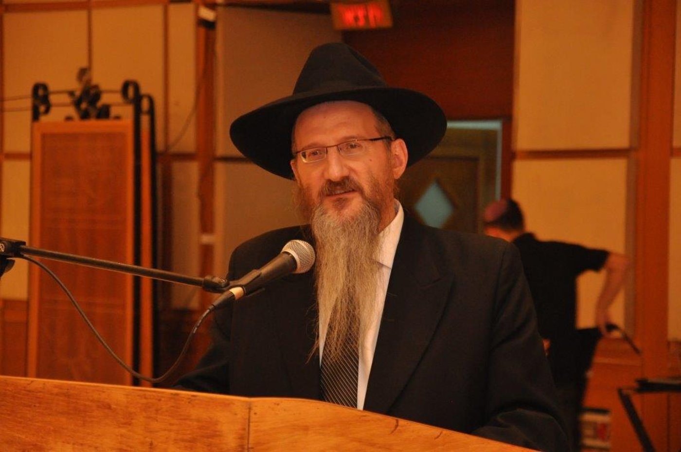 רבה של רוסיה חגג שבע ברכות ב... בני ברק. צפו