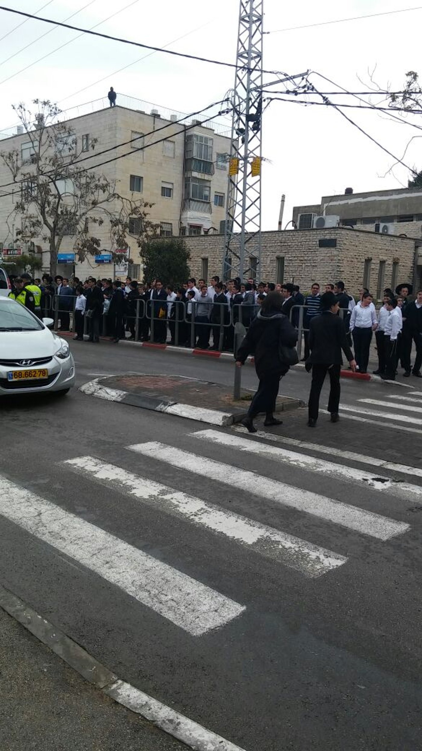 לקראת הריסה: מאות שוטרים ופקחים מפנים את הישיבה • תיעוד
