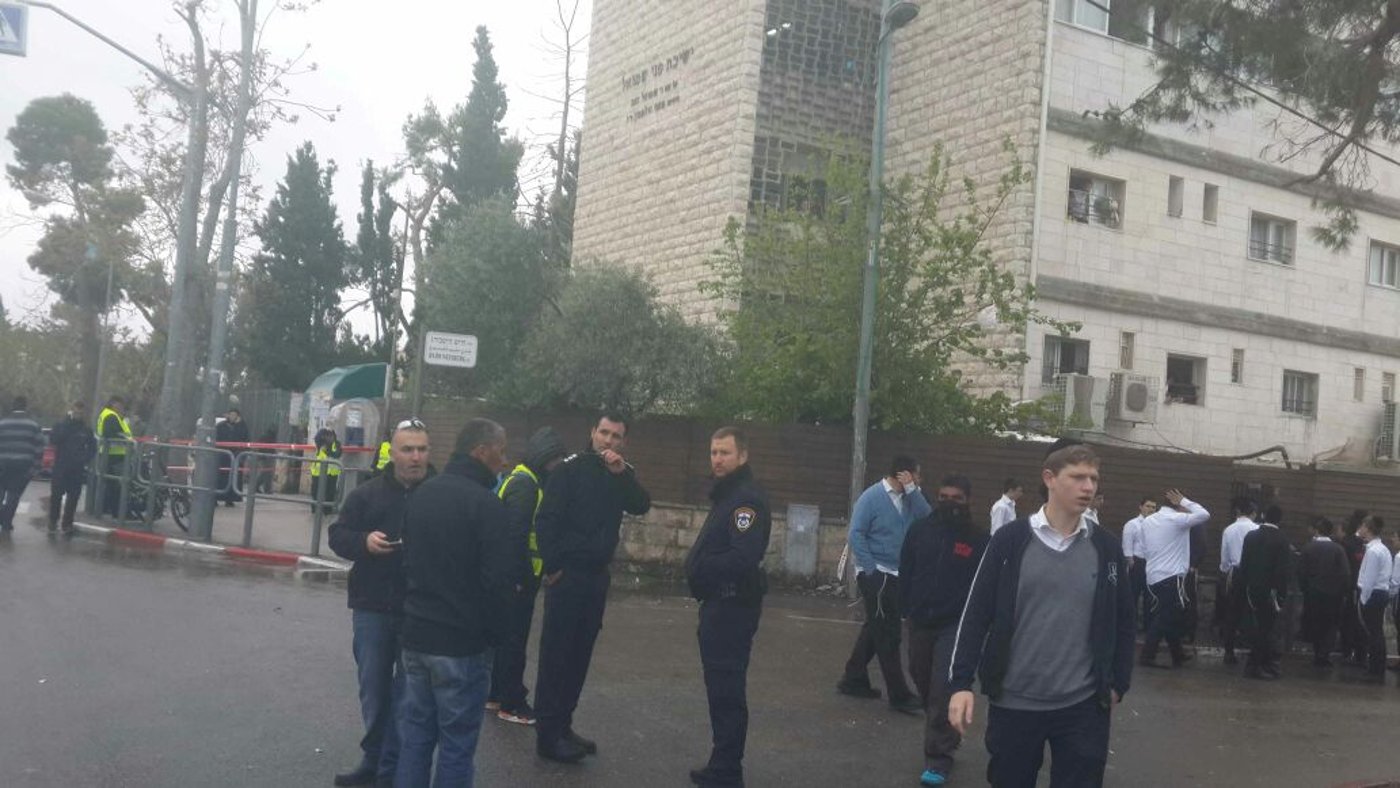 לקראת הריסה: מאות שוטרים ופקחים מפנים את הישיבה • תיעוד