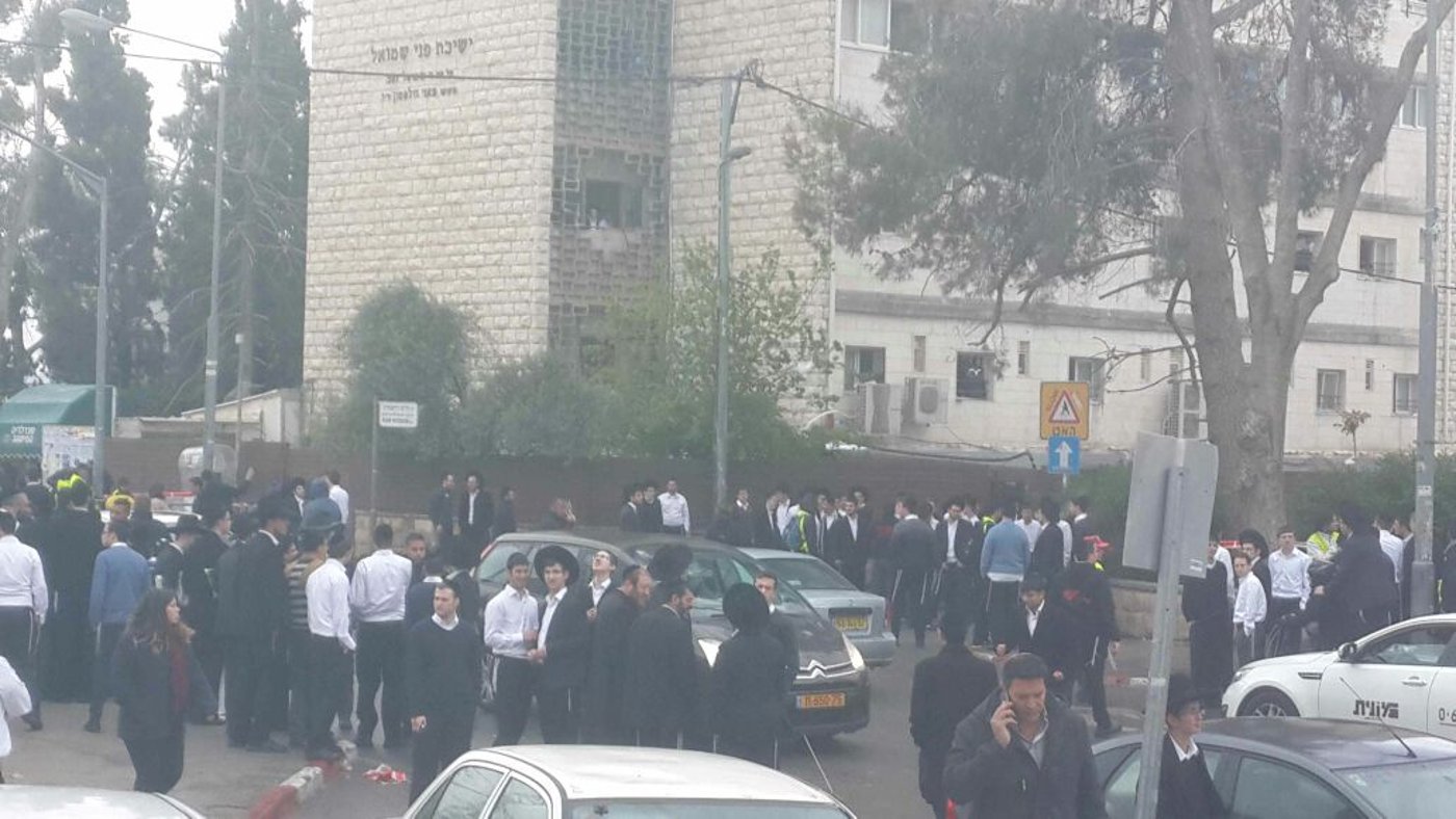 לקראת הריסה: מאות שוטרים ופקחים מפנים את הישיבה • תיעוד