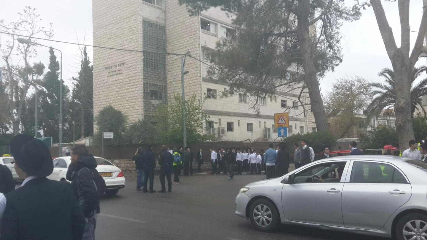 לקראת הריסה: מאות שוטרים ופקחים מפנים את הישיבה • תיעוד