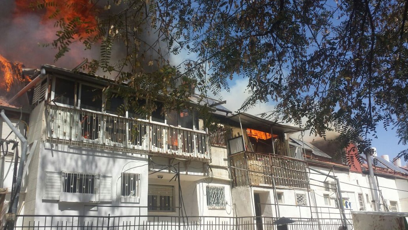 צפו בווידאו: לוחמי האש נלחמים בלהבות
