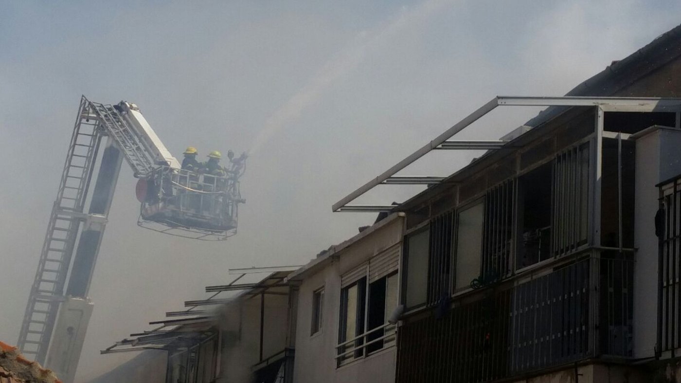 צפו בווידאו: לוחמי האש נלחמים בלהבות