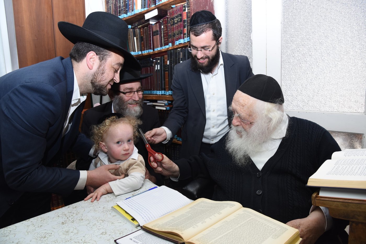 מדוע ביקר ח"כ גפני פעמיים בבית הגר"ח קנייבסקי? צפו