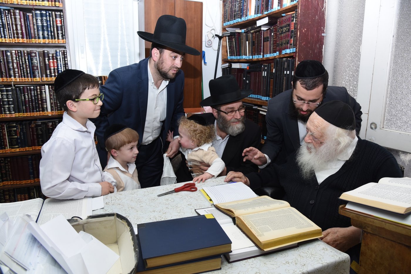 מדוע ביקר ח"כ גפני פעמיים בבית הגר"ח קנייבסקי? צפו