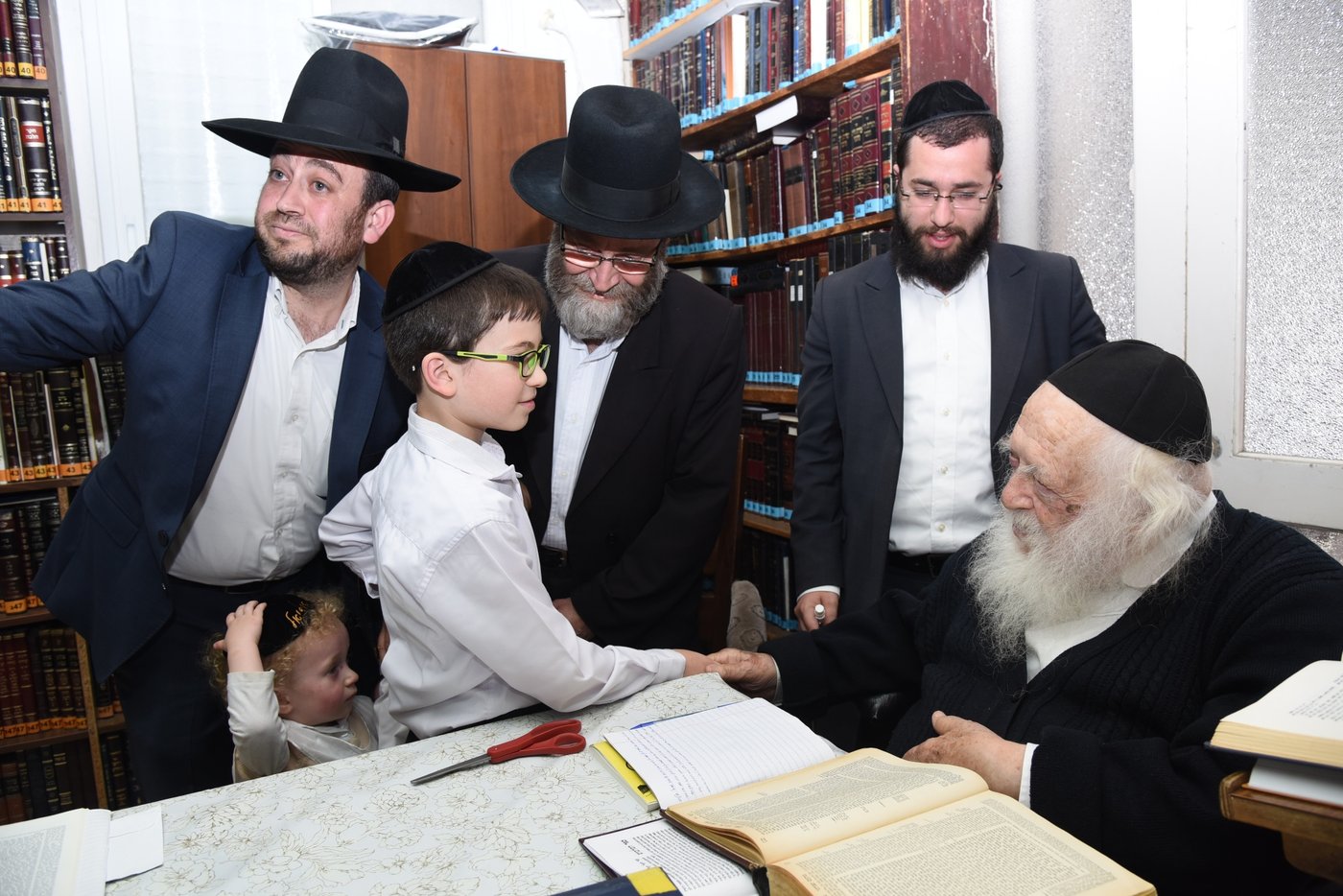 מדוע ביקר ח"כ גפני פעמיים בבית הגר"ח קנייבסקי? צפו
