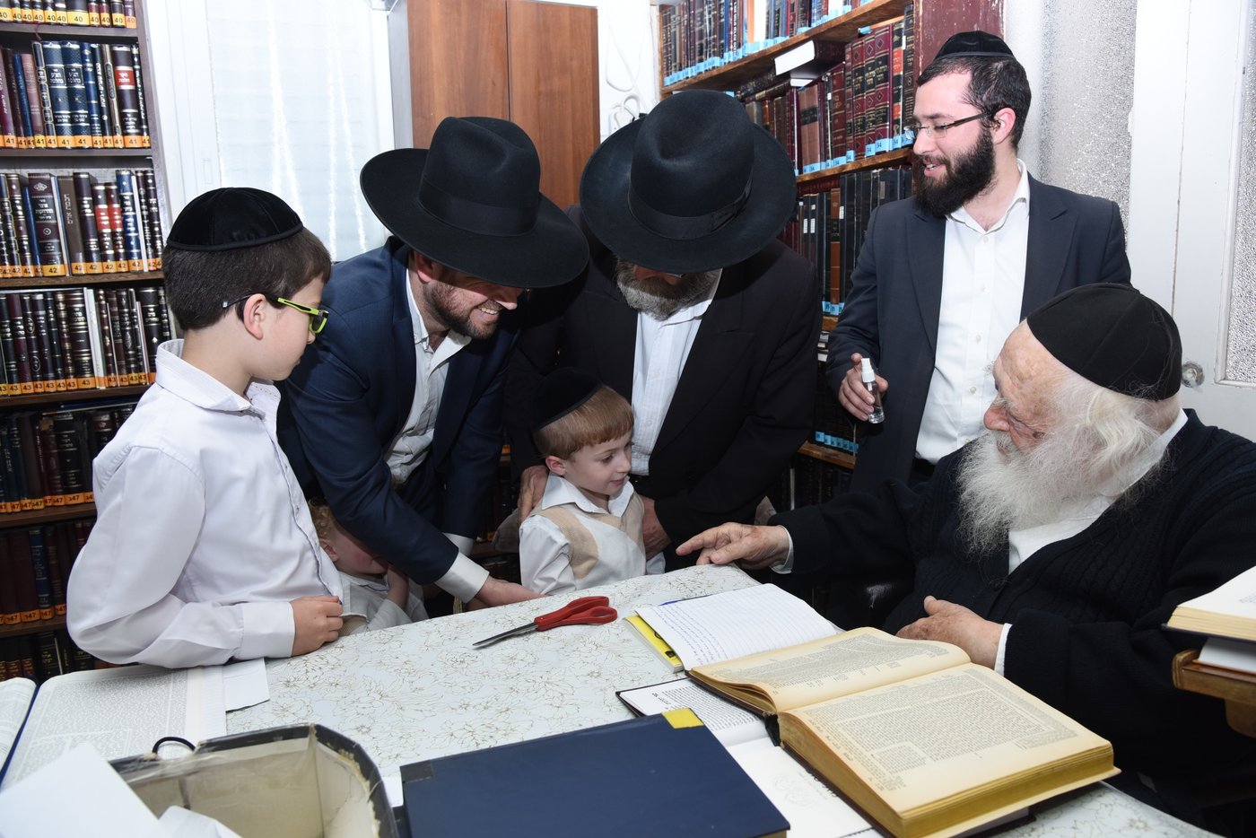 מדוע ביקר ח"כ גפני פעמיים בבית הגר"ח קנייבסקי? צפו