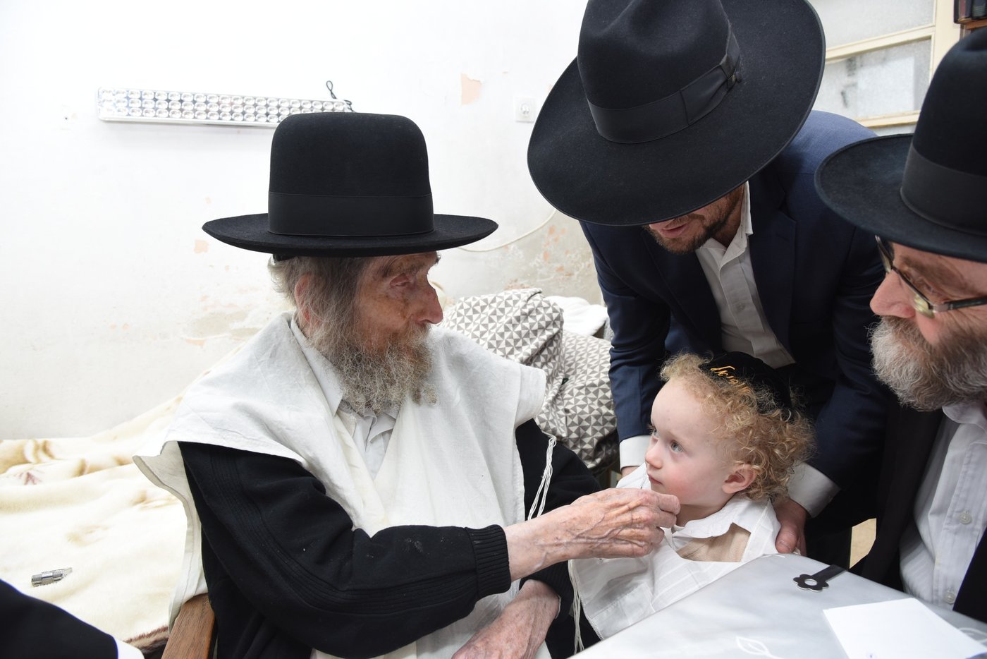 מדוע ביקר ח"כ גפני פעמיים בבית הגר"ח קנייבסקי? צפו
