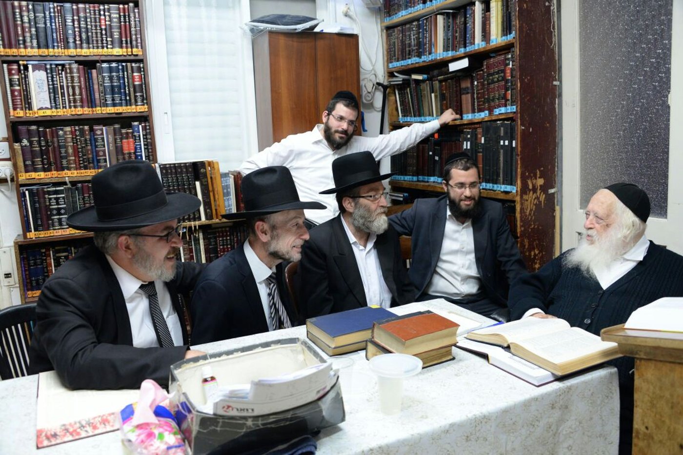 מדוע ביקר ח"כ גפני פעמיים בבית הגר"ח קנייבסקי? צפו