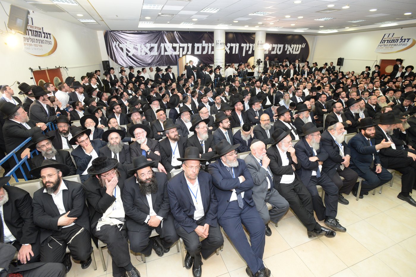הנכד הציג את השאלות ומרן הגראי"ל שטיינמן השיב • צפו