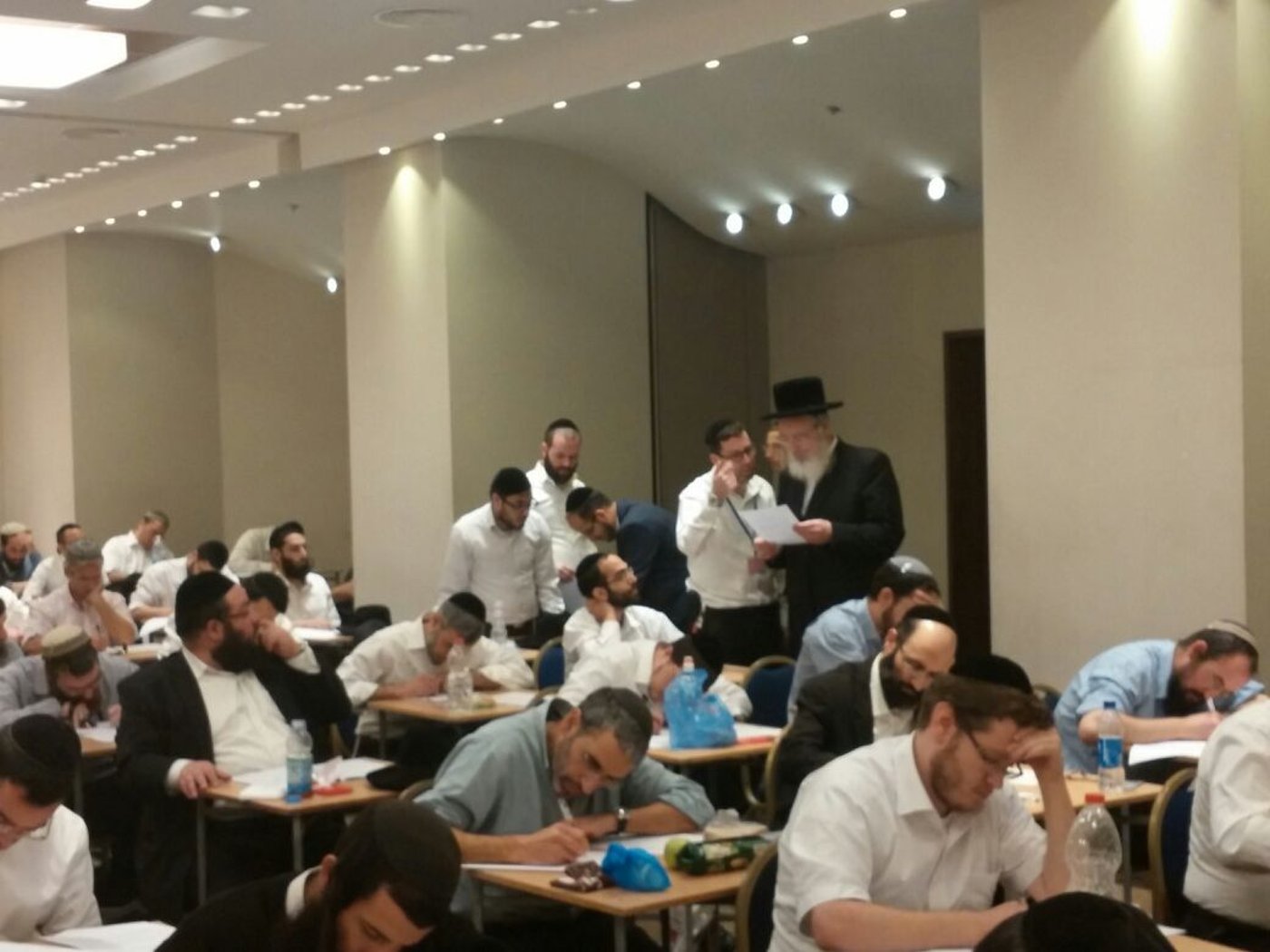 אייכלר בסיור אצל הנבחנים לרבנות: "סריקות המבחן יגיעו תוך שבוע לידי הבודקים"