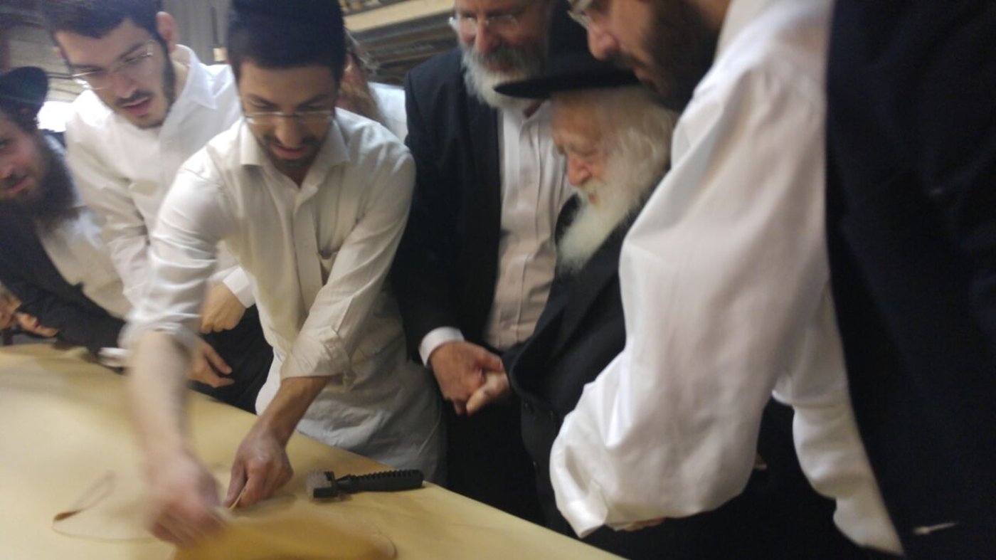 שר התורה אפה מצות ולמד תורה • תיעוד