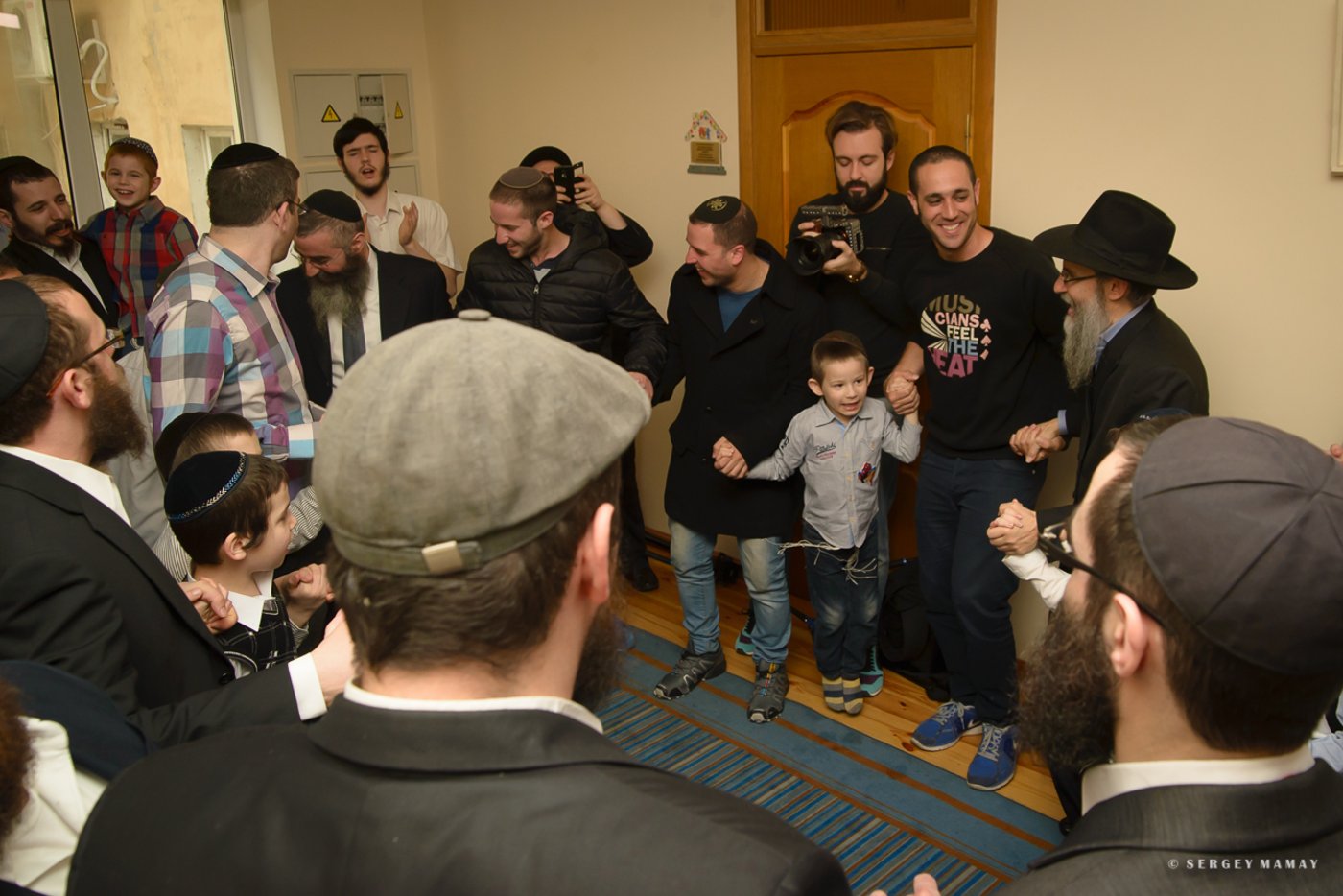 כשהילד היתום מחה דמעה מעיני אברהם פריד