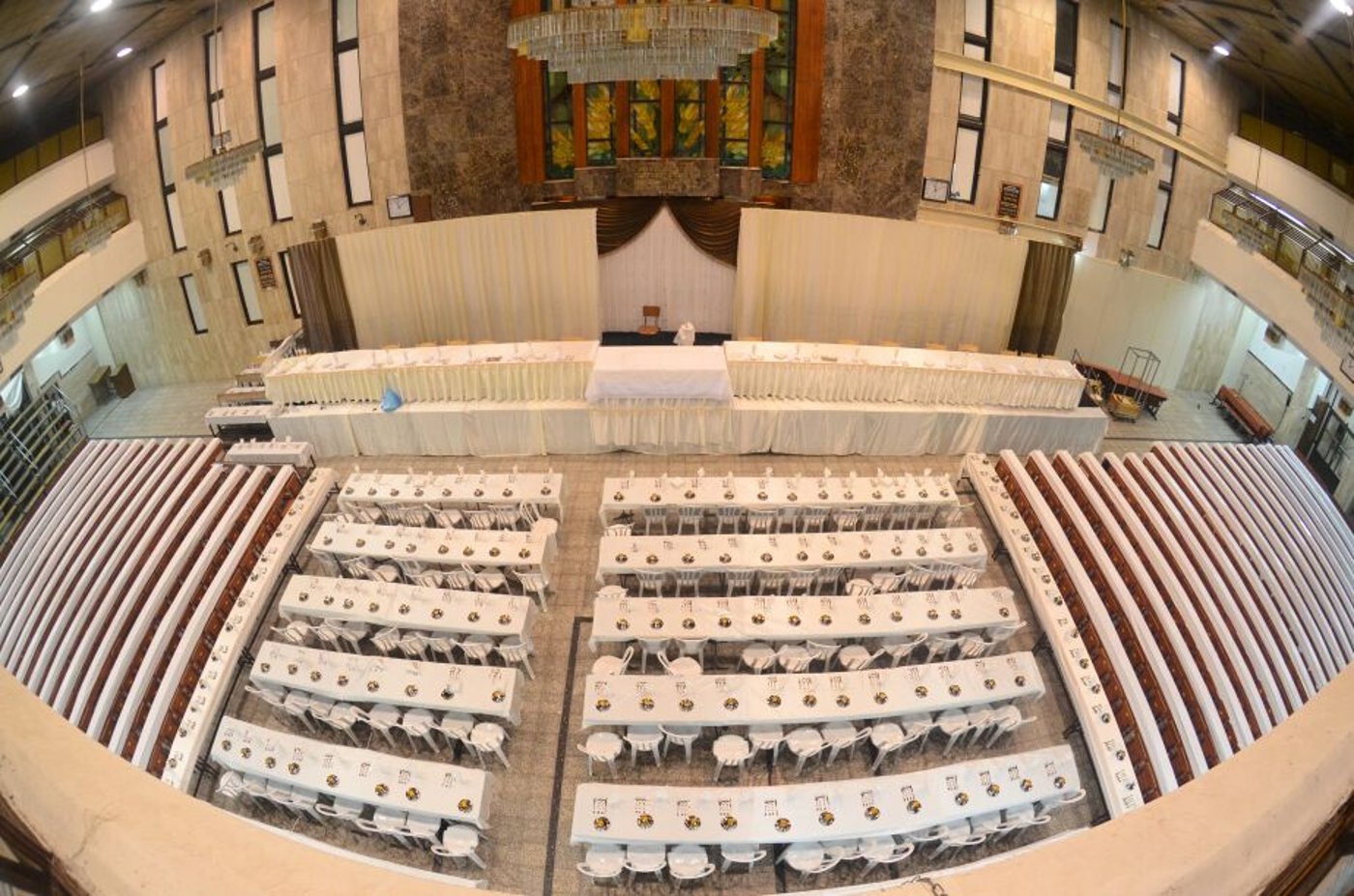 שולחן ליל הסדר בויז'ניץ