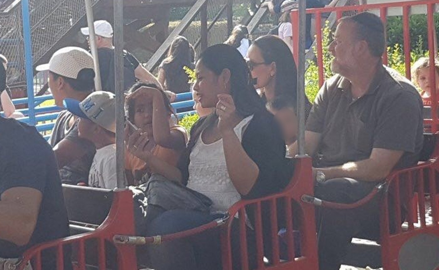 תיעוד בלעדי: אביחי מנדלבליט מטייל עם המשפחה