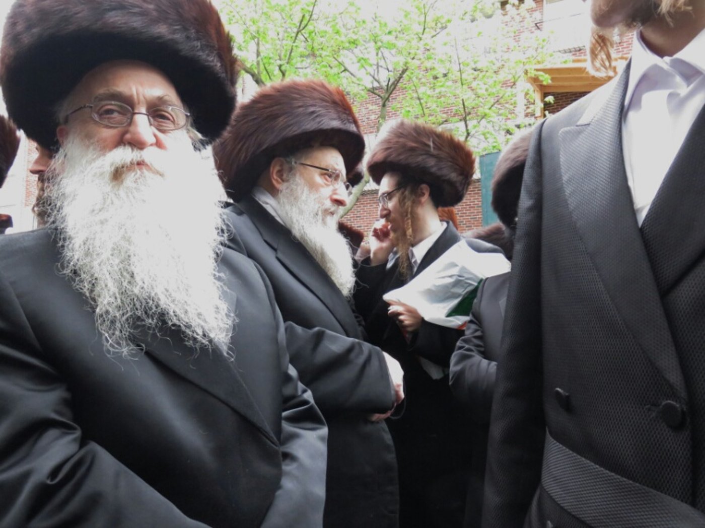 משתתפי ההלוויה קיבלו מעטפות עם 400 ש"ח