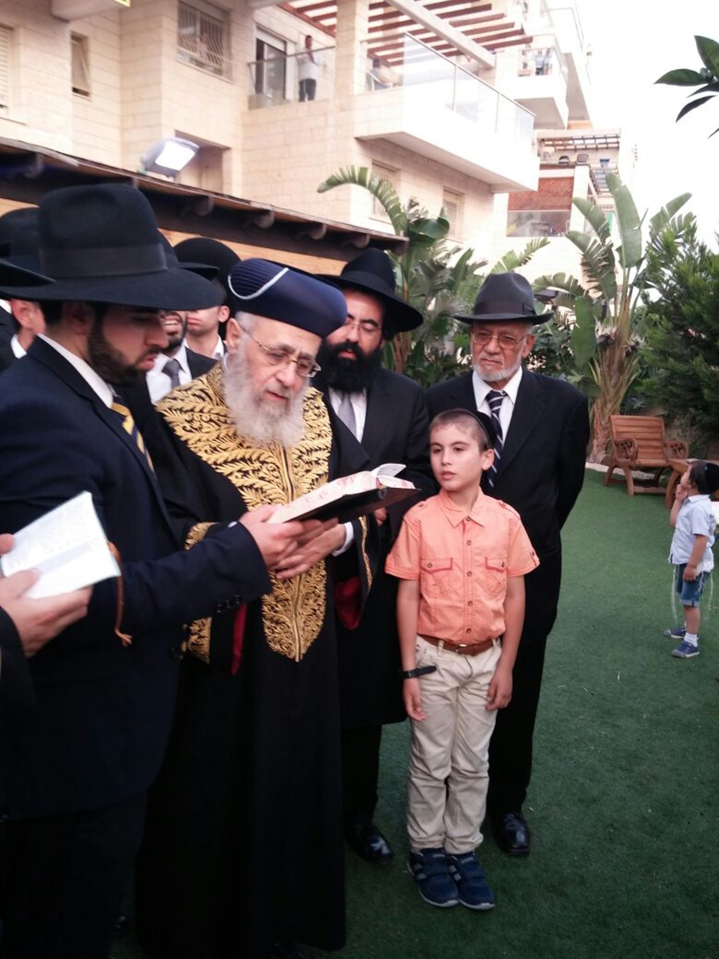 צפו: הראשון לציון הגאון רבי יצחק יוסף בברכת האילנות