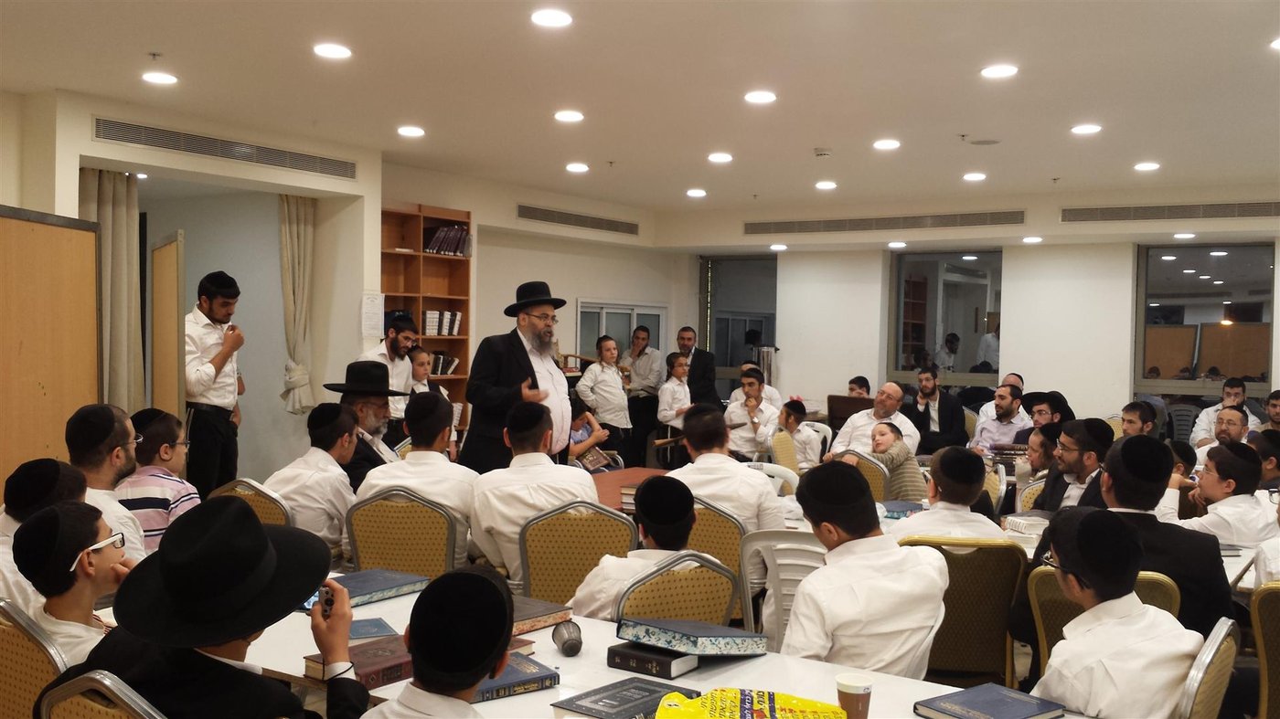 בין הזמנים בתל אביב נחתם ב...סיומי מסכתות