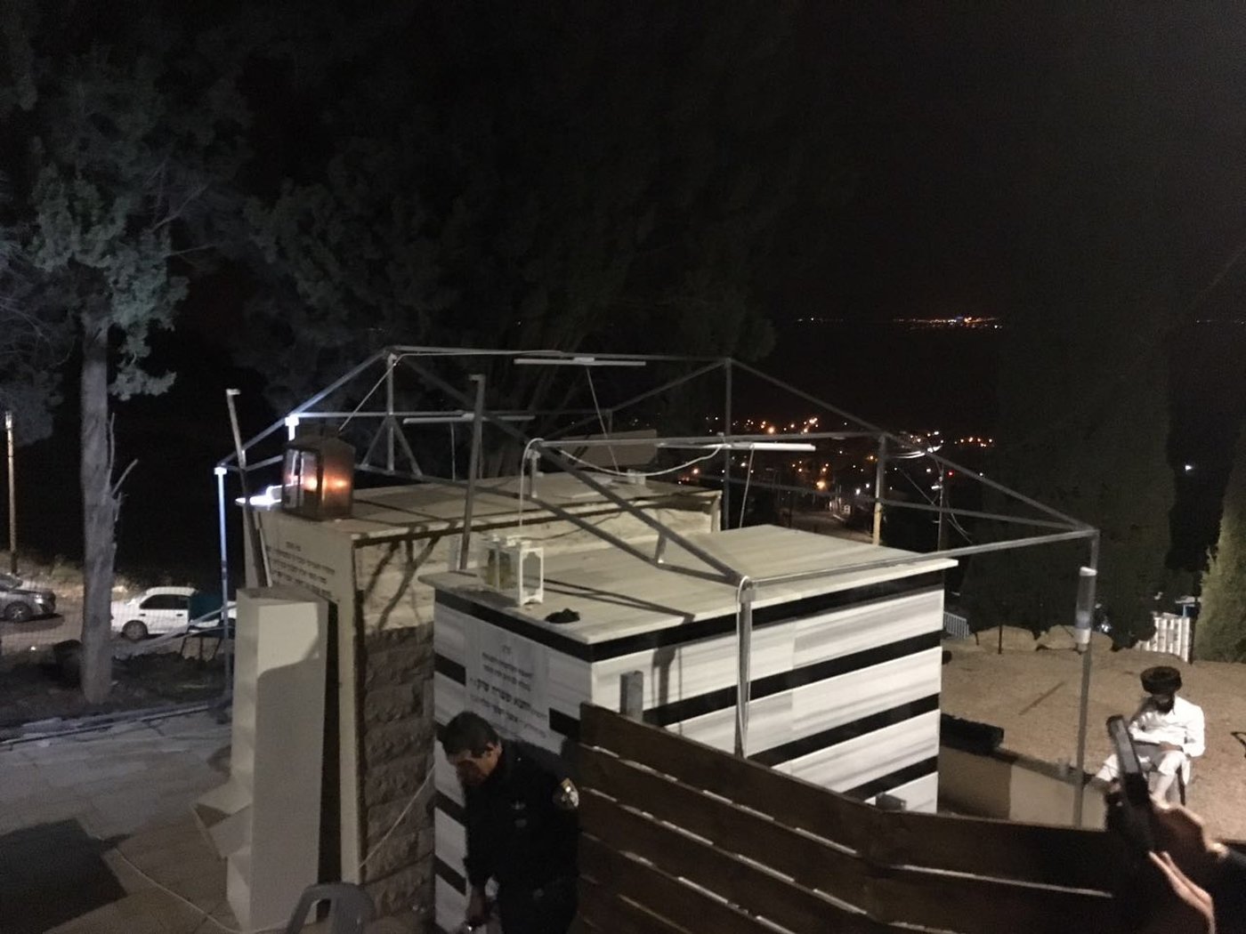 אוהל ציון המוהרא"ש שיק זצ"ל פורק, המשטרה הוזעקה