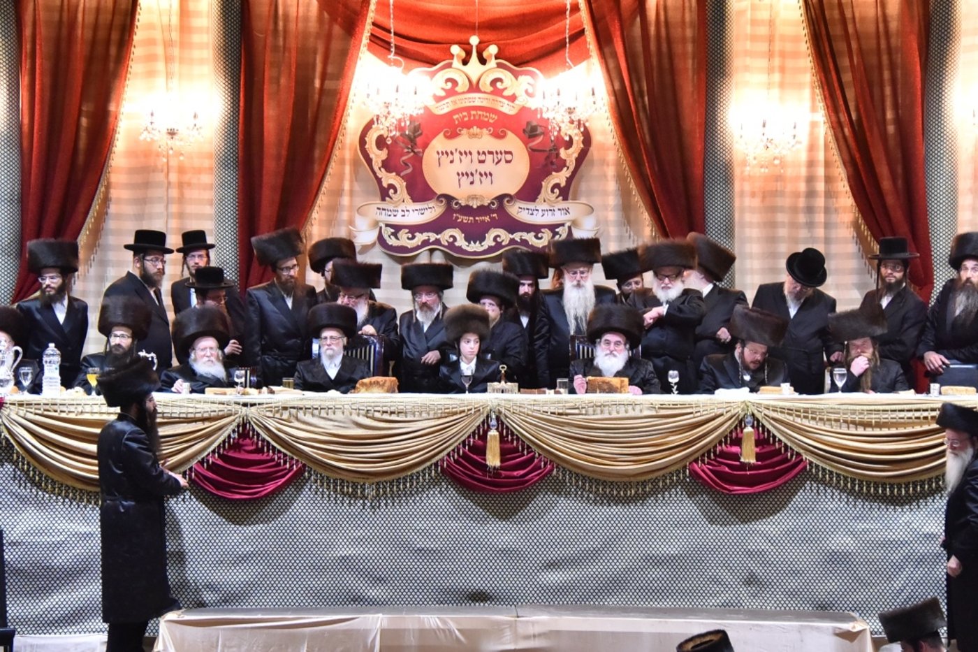 בר מצווה לנכד האדמו"רים • גלריה