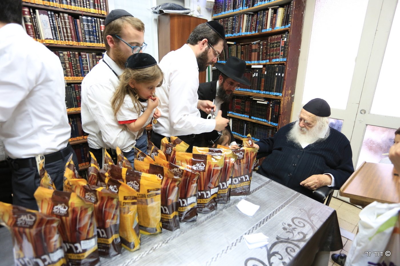 גלריה: הילדים שזכו לחלאקה אצל שר התורה