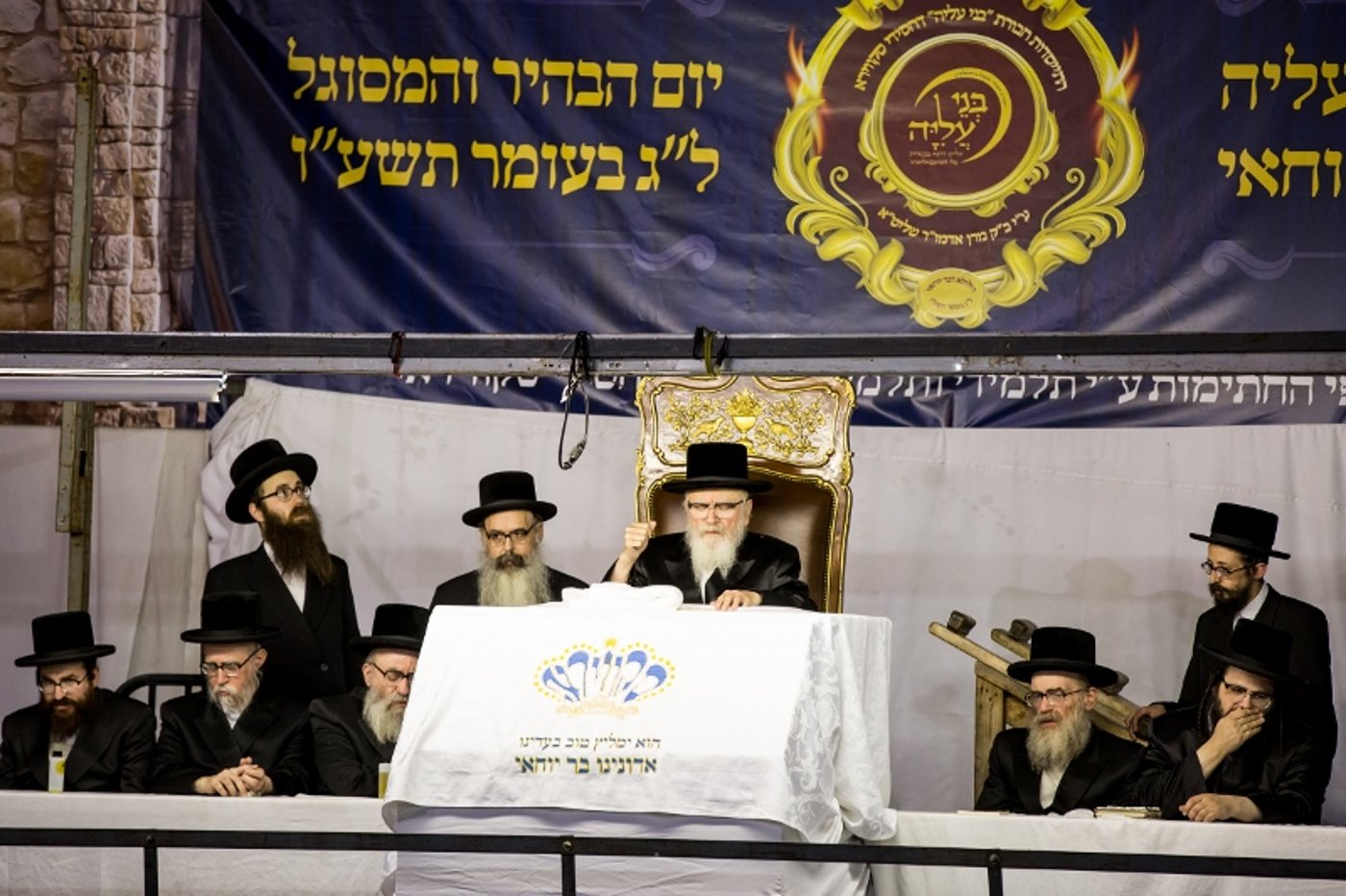 עכשיו הגלריה: ההדלקה ההיסטורית בסקווירא