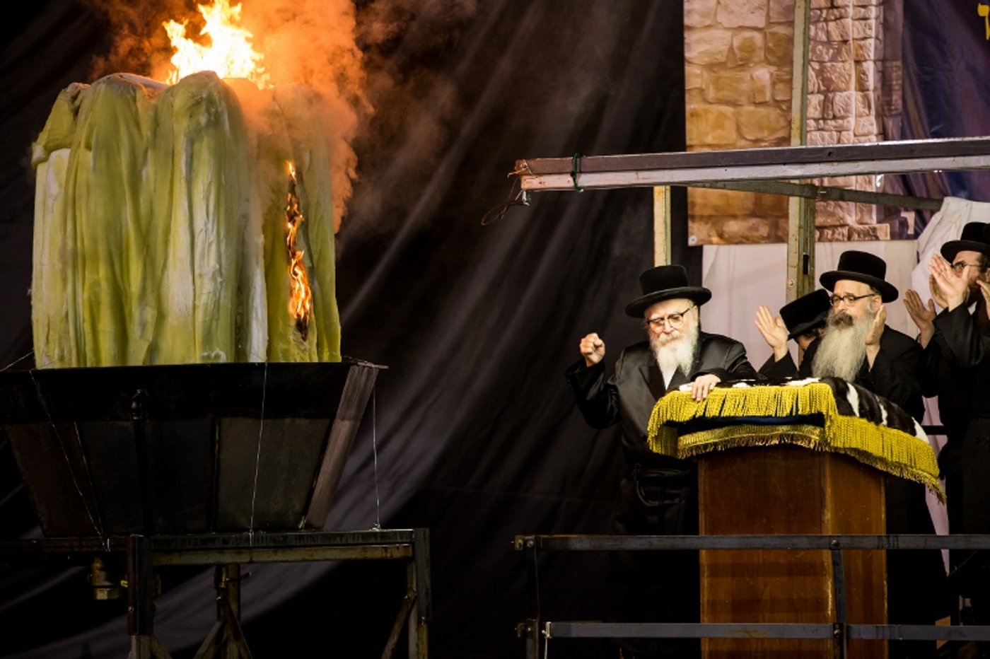 עכשיו הגלריה: ההדלקה ההיסטורית בסקווירא