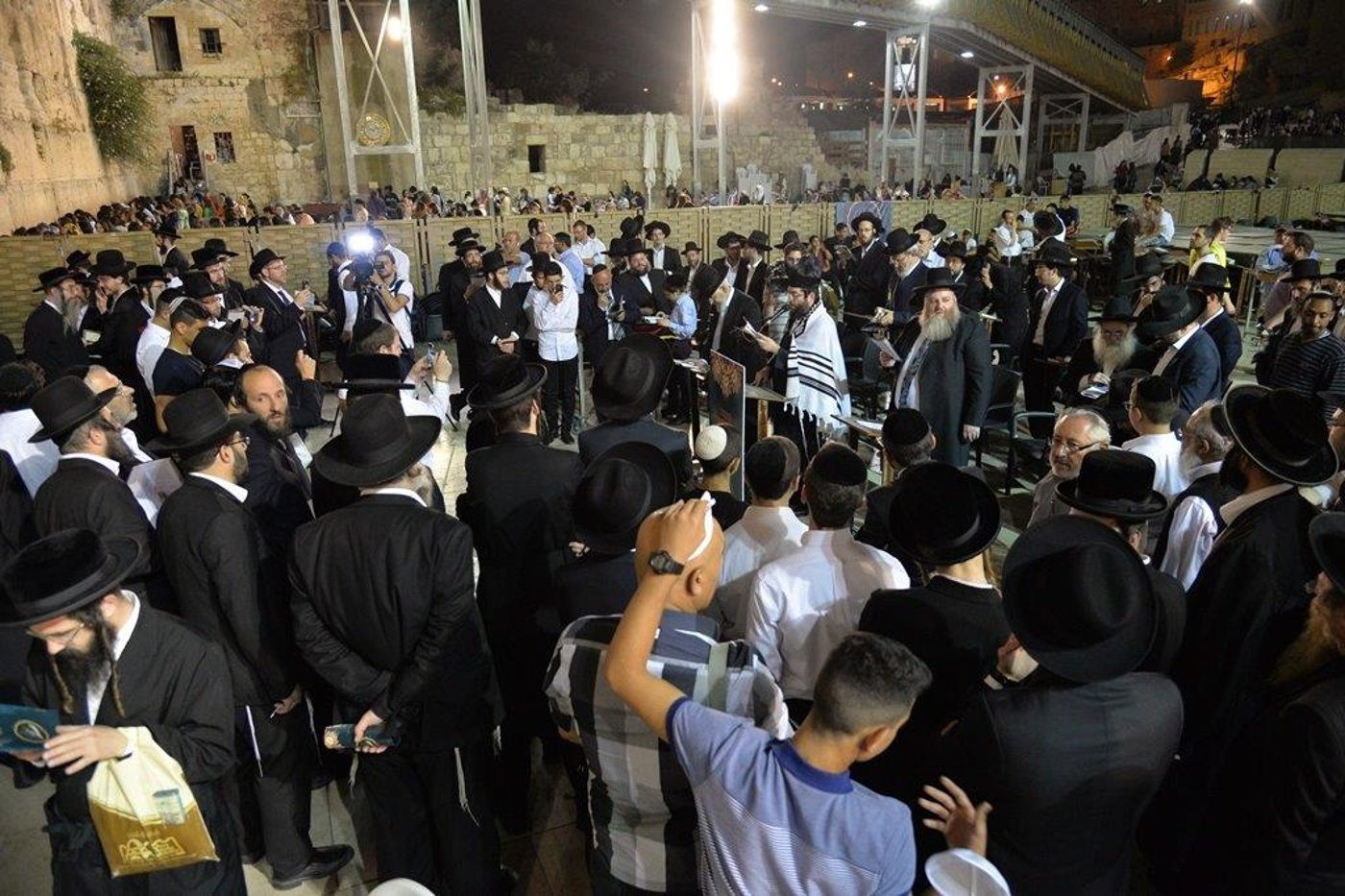 מעמד תפילה מרגש במלאת 71 שנים לתבוסת גרמניה הנאצית