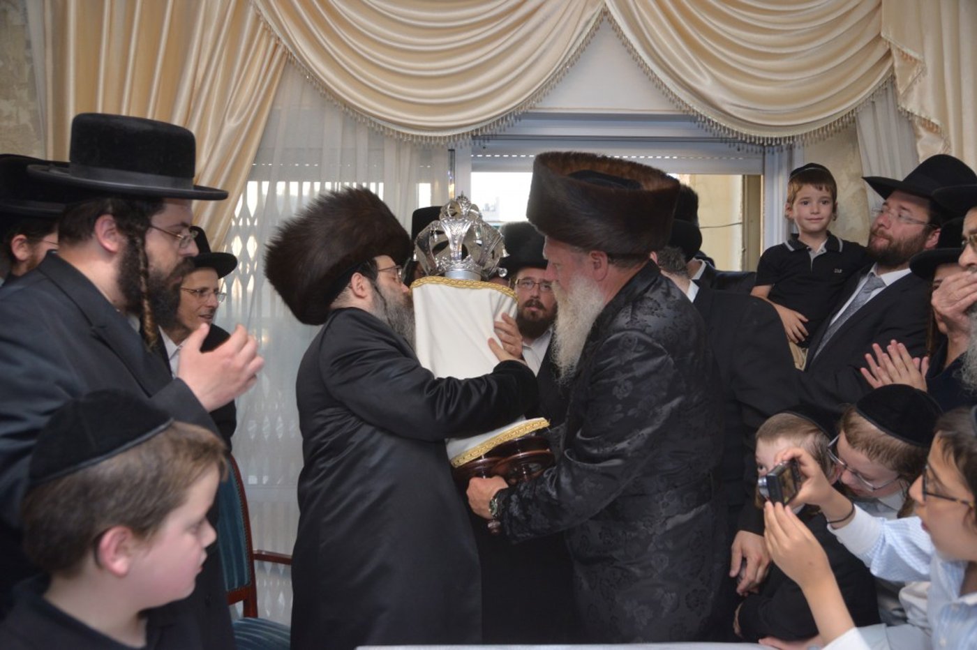 נדבורנה אלעד חגגו הכנסת ספר תורה • תיעוד