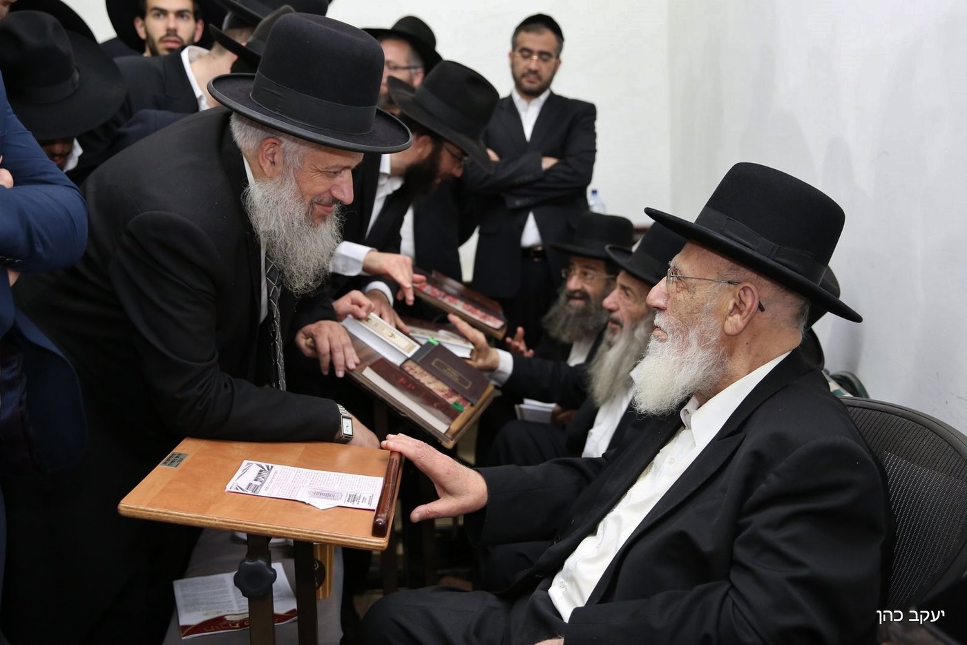 מנחמים את נשיא המועצת • היום השני