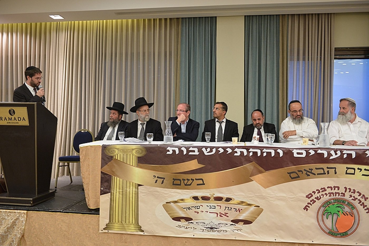 הגר"י יוסף: בחרו אתכם להיות שופטים, תפסיקו להתערב לנו