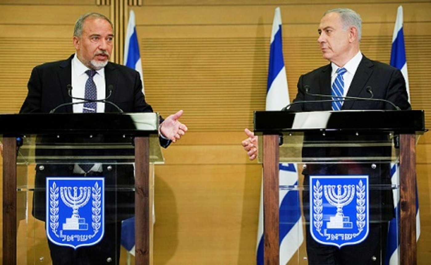 נתניהו וליברמן: כתר יוטל על כפרו של המחבל מקריית ארבע