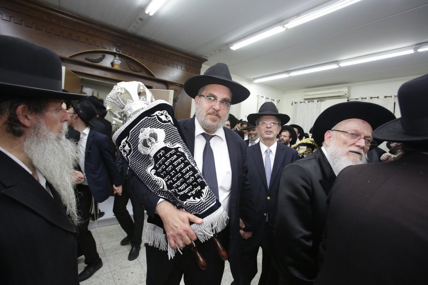 "באר התלמוד" חגגה הכנסת ספר תורה • צפו