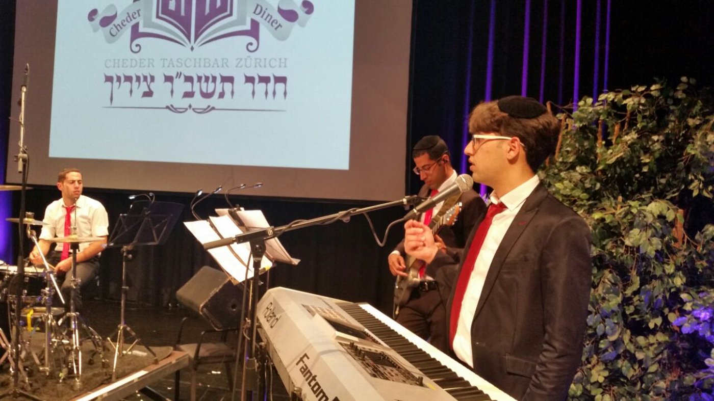 המוזיקאי החרדי שנסע לחגוג ׳שולם זוכער׳ בהרי האלפים