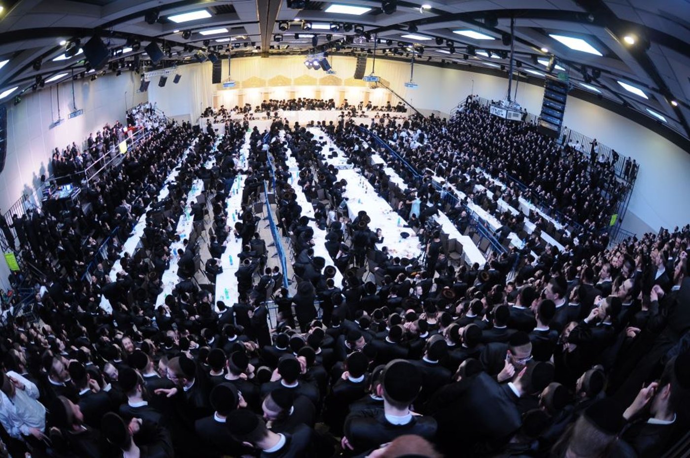 שמחת החתונה בחצרות טשורטקוב - סלונים