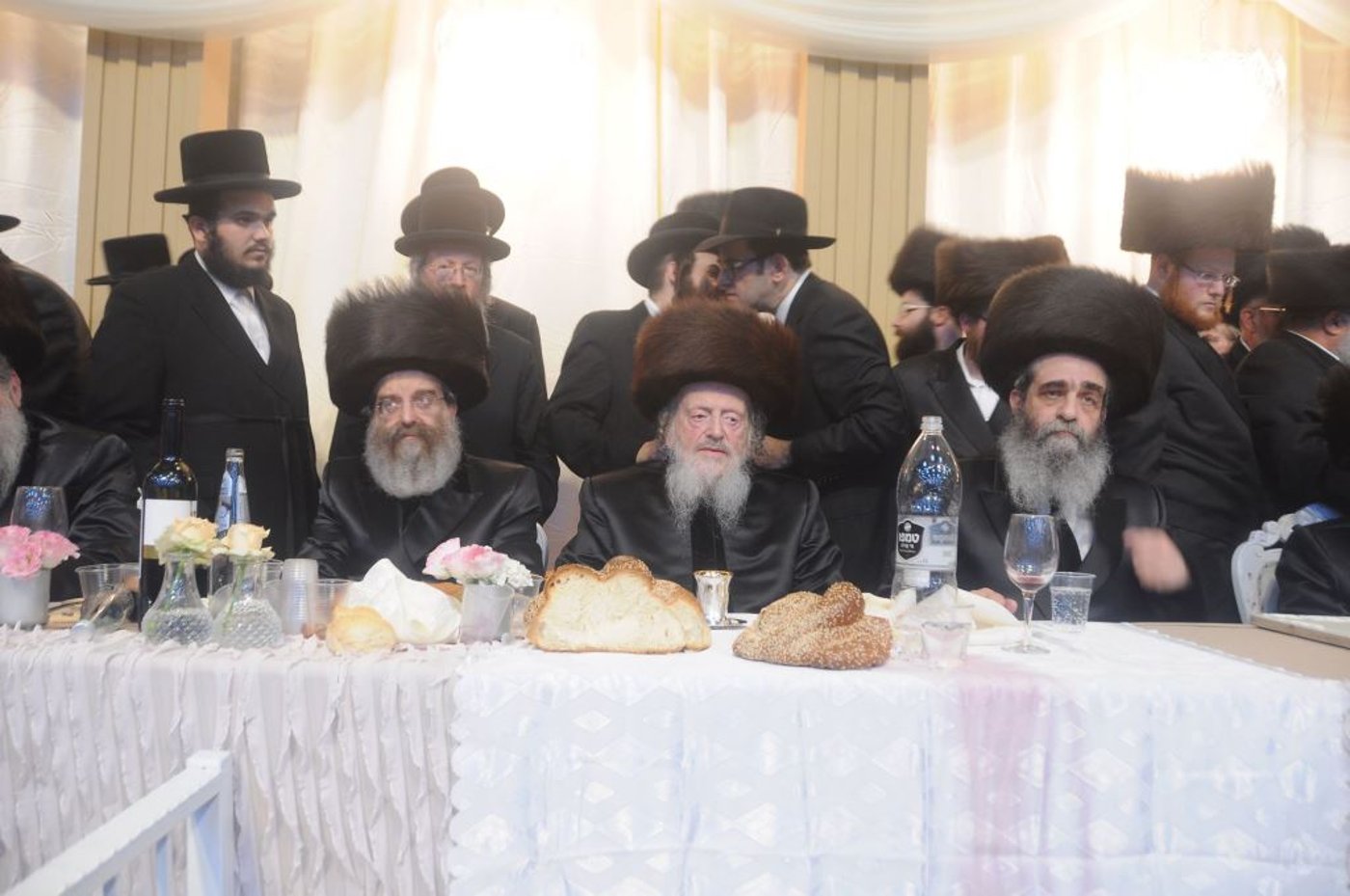 שמחת החתונה בחצרות טשורטקוב - סלונים