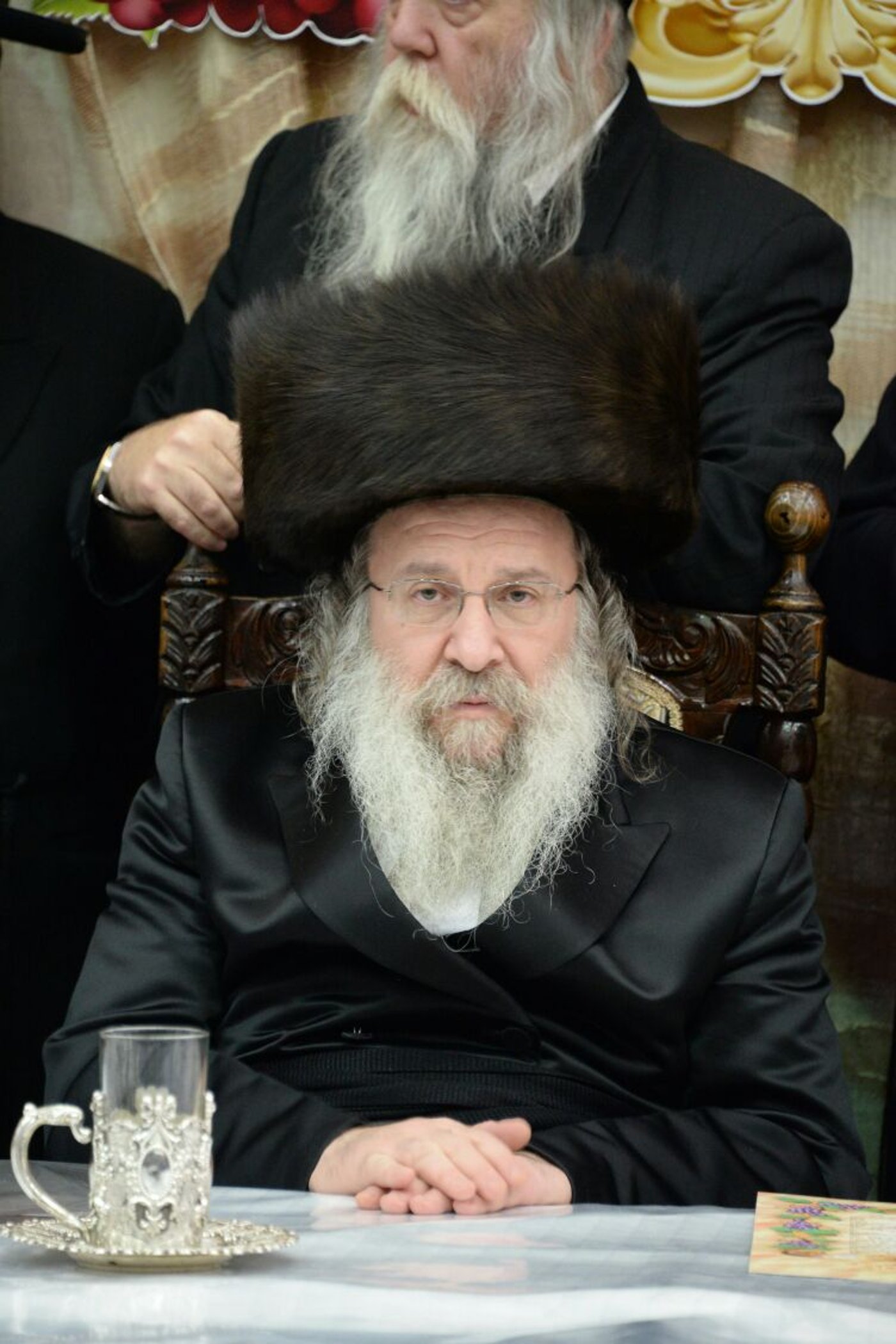 לפני היציאה למנוחה: האדמו"ר מנדבורנה אירס את בתו