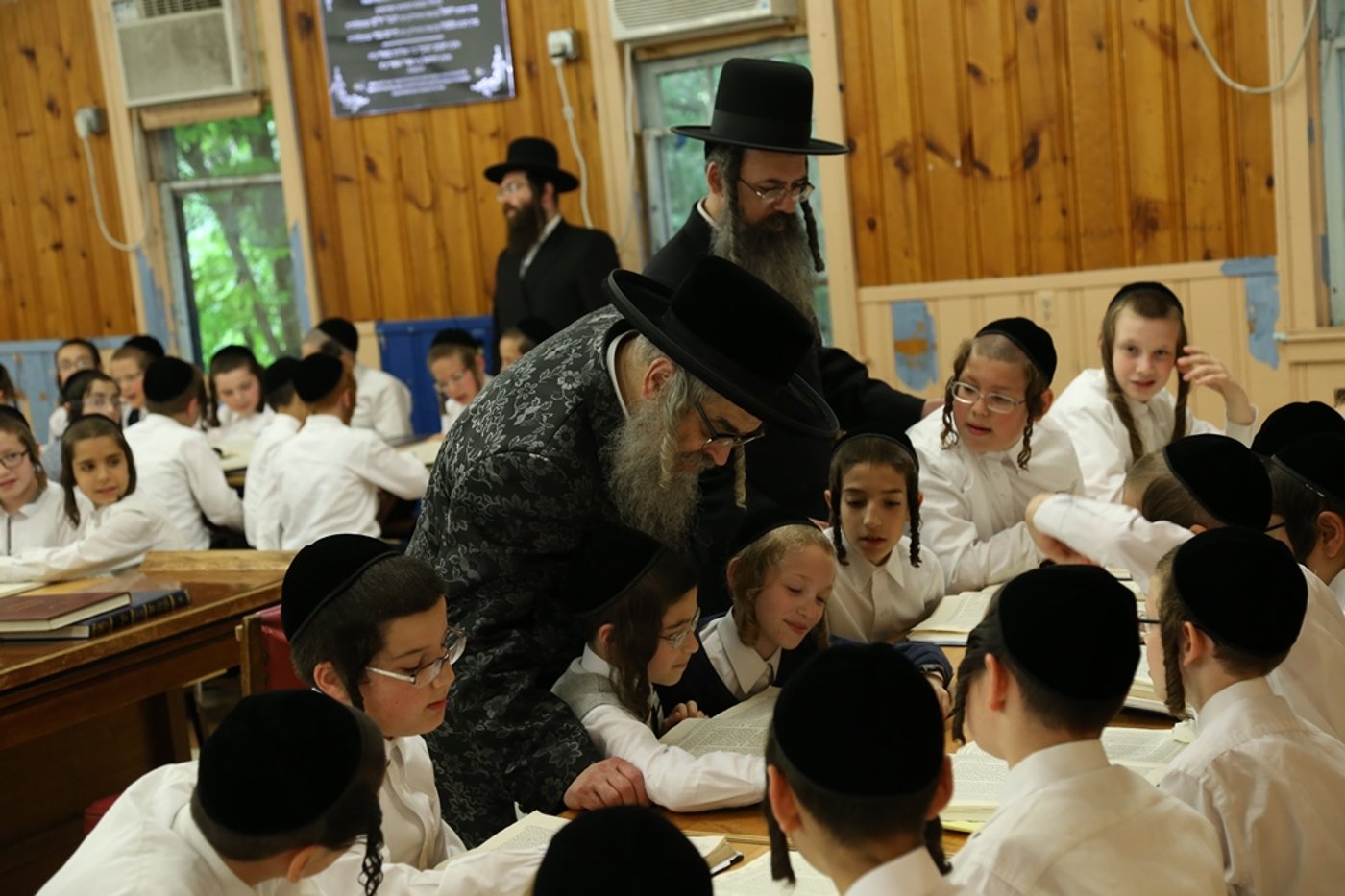 האדמו"ר מסאטמר הפתיע את התלמידים בקעמפ